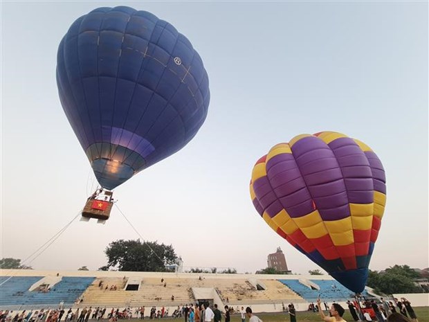 Hanoi : Ouverture d'un festival international de montgolfieres a l'ancienne citadelle de Son Tay hinh anh 1