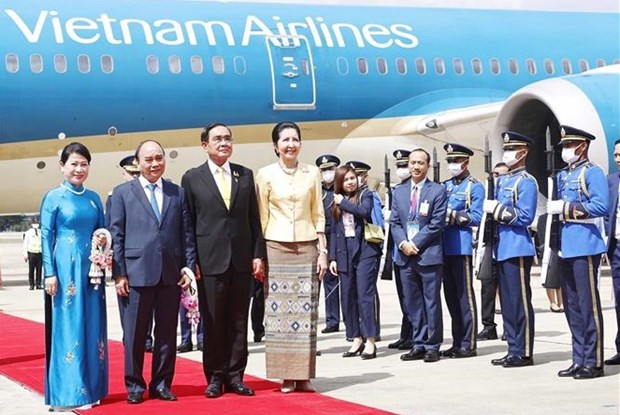 Le president Nguyen Xuan Phuc arrive en Thailande hinh anh 2