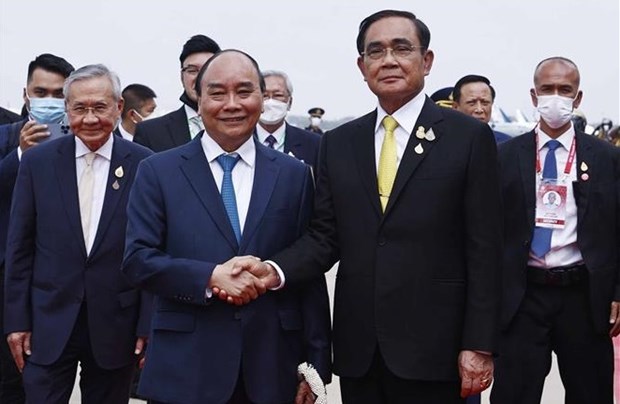 Le president Nguyen Xuan Phuc arrive en Thailande hinh anh 1