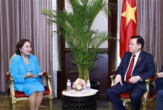 Le president de l’AN Vuong Dinh Hue recoit la presidente de Clark Development Corporation hinh anh 1