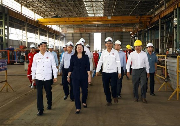 La vice-presidente Vo Thi Anh Xuan rend visite au joint-venture gazo-petrolier Vietsovpetro hinh anh 1