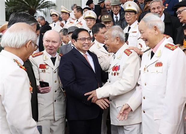 Le Premier ministre rencontre des anciens responsables des forces de police populaire hinh anh 2