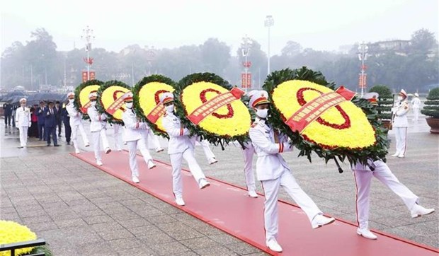 Les dirigeants rendent hommage au President Ho Chi Minh a l’occasion du 93e anniversaire du PCV hinh anh 1