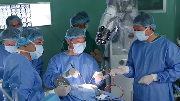 HCM-Ville : L’Hopital Nhan Dan effectue sa premiere operation du cerveau a l'aide d'un robot hinh anh 1