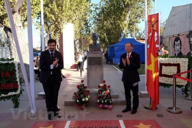 Le Vietnam et le Chili signent un accord pour la reparation du parc Ho Chi Minh hinh anh 1