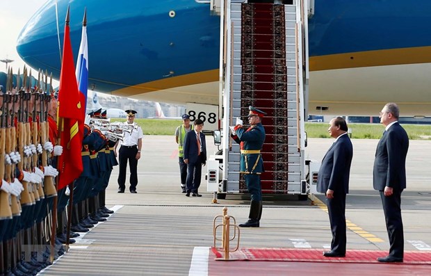 Ceremonie d'accueil en l’honneur du PM Nguyen Xuan Phuc a Moscou hinh anh 1