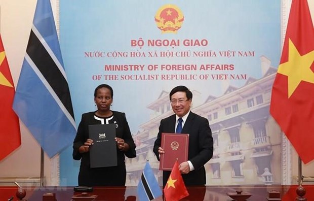 Entretien entre les ministres des AE du Vietnam et du Botswana hinh anh 1