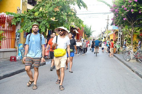 Le Vietnam accueille un nombre record de visiteurs etrangers en novembre hinh anh 1