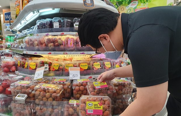 Le litchi vietnamien est present dans la chaine de supermarches FairPrice de Singapour hinh anh 1