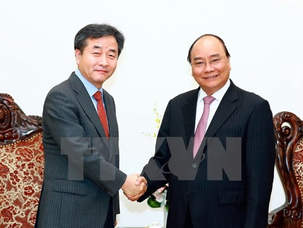 Le Premier ministre Nguyen Xuan Phuc recoit le president Yonhap hinh anh 1