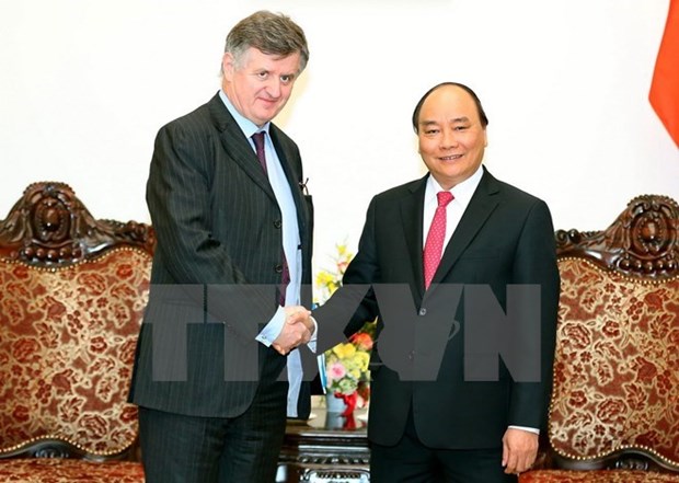 Le Premier ministre Nguyen Xuan Phuc recoit le PDG du groupe francais ADP hinh anh 1