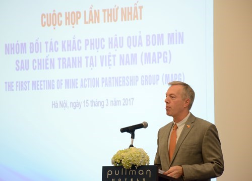 Le Vietnam et ses partenaires oeuvrent pour le reglement des sequelles des debris de guerre hinh anh 1