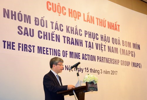 Le Vietnam et ses partenaires oeuvrent pour le reglement des sequelles des debris de guerre hinh anh 2