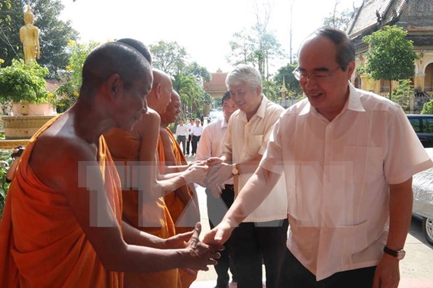 Chol Chnam Thmay: le chef du FPV se rend a Tra Vinh et Soc Trang hinh anh 1