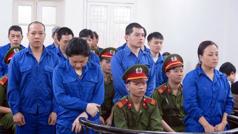 Vietnam: Huit condamnes a mort pour trafic de drogue hinh anh 1