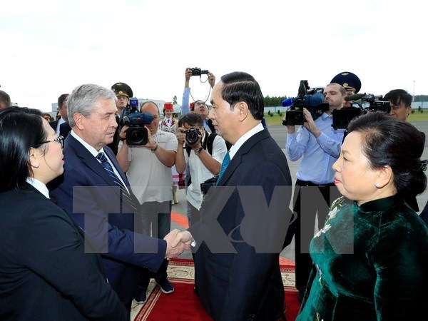 Le president Tran Dai Quang entame sa visite officielle en Bielorussie hinh anh 1