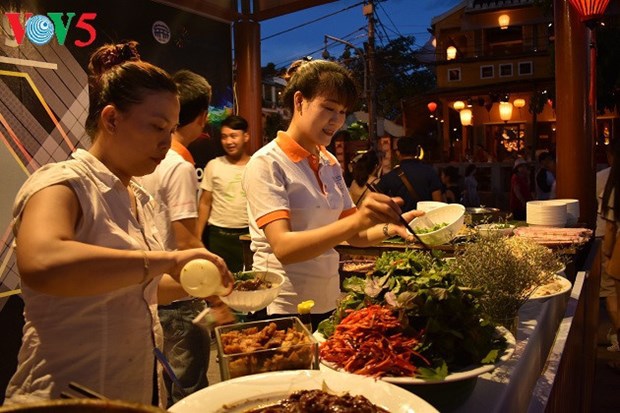 Le cao lau revisite par dix chefs cuisiniers internationaux hinh anh 1