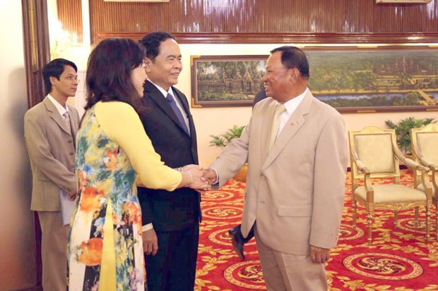 Les dirigeants cambodgiens recoivent le president du Front de la Patrie du Vietnam hinh anh 2