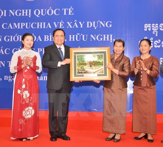 Le Vietnam et le Cambodge s’engagent a contruire une frontiere de paix hinh anh 1