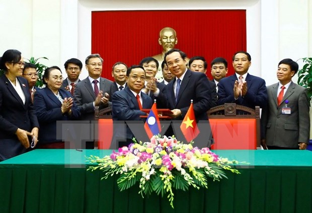 Le leader du PCV recoit une delegation du Parti populaire revolutionnaire du Laos hinh anh 2