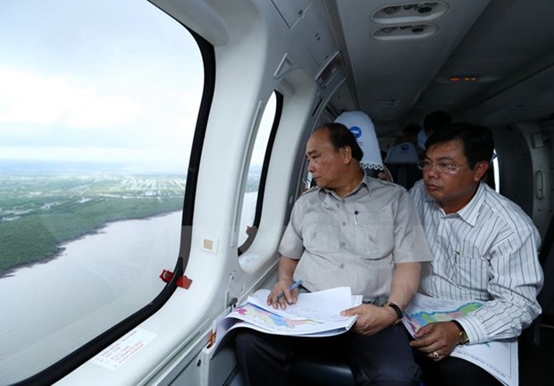 Le PM inspecte les impacts du changement climatique dans le delta du Mekong hinh anh 1
