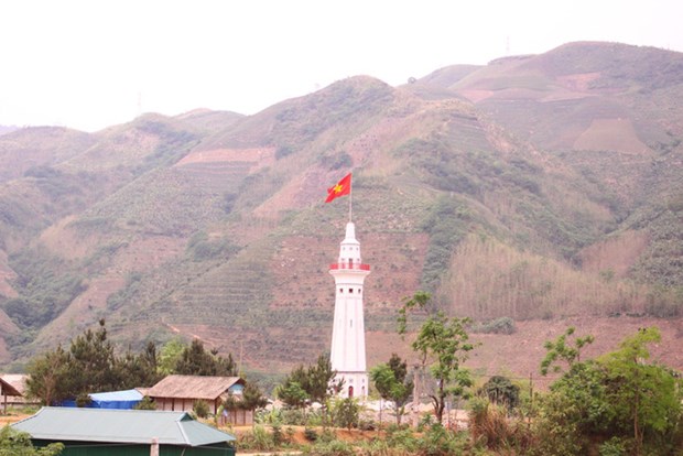Lao Cai : inauguration du mat du drapeau de Lung Po hinh anh 1