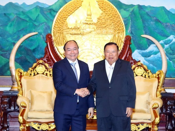 Le Premier ministre Nguyen Xuan Phuc rencontre des dirigeants laotiens hinh anh 1