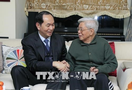 Le president presente ses vœux aux intellectuels exemplaires de Hanoi hinh anh 3