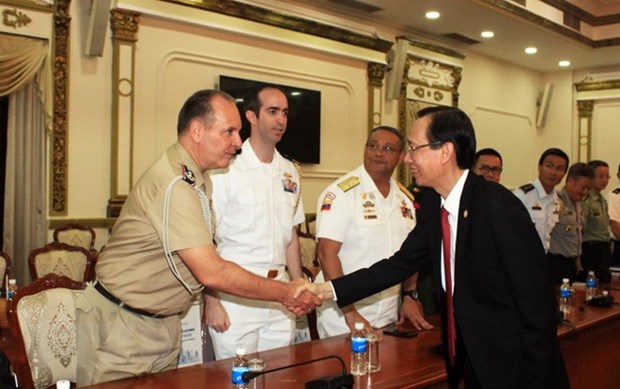 Ho Chi Minh-Ville accueille une delegation d’attaches militaires etrangers hinh anh 1