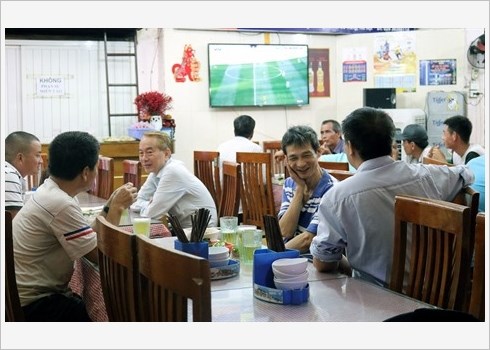 Mondial-2018: la passion carabinee des supporters vietnamiens a Hanoi hinh anh 1