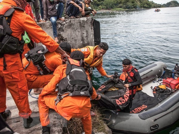 Indonesie: au moins 12 morts dans un naufrage hinh anh 1