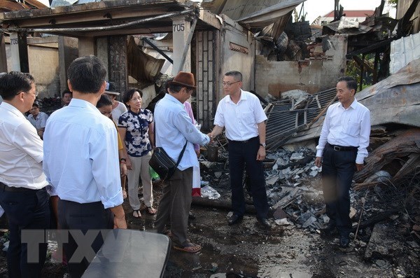Les victimes vietnamiennes de l’incendie a Phnom Penh recoivent un soutien hinh anh 1
