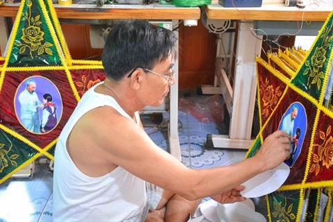 La fabrication des lanternes etoilees bat son plein a Nam Dinh hinh anh 2