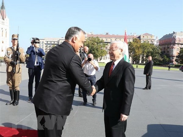 Le Premier ministre hongrois souhaite renforcer la cooperation multiforme avec le Vietnam hinh anh 1