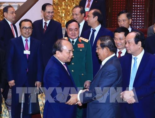 Le PM Nguyen Xuan Phuc recoit son homologue cambodgien hinh anh 1