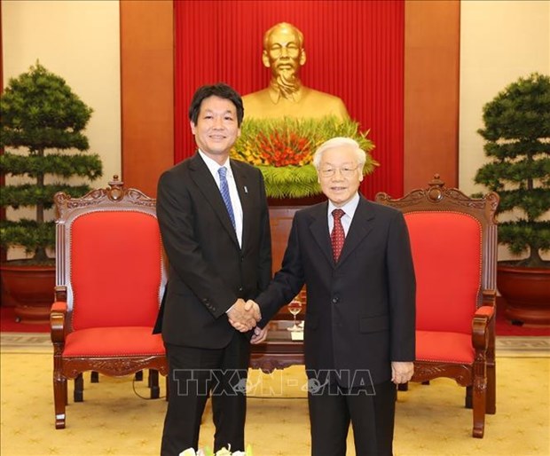 Le secretaire general et president Nguyen Phu Trong recoit un envoye special du PM japonais hinh anh 1
