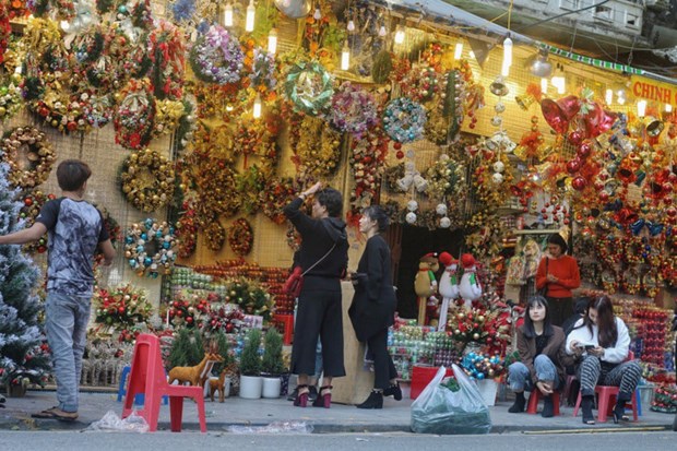 Achats de Noel: les marchandises vietnamiennes ont la cote hinh anh 3