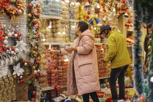 Achats de Noel: les marchandises vietnamiennes ont la cote hinh anh 1