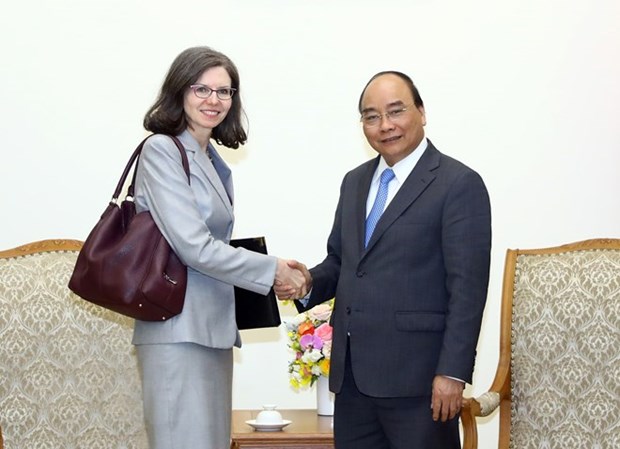 Le PM vietnamien recoit les ambassadeurs du Chili et du Canada hinh anh 2