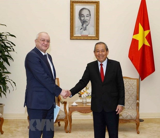 Le vice-PM Truong Hoa Binh recoit le chef adjoint du departement anti-corruption du president russe hinh anh 1