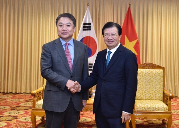 Le vice-PM Trinh Dinh Dung recoit un dirigeant du groupe Hyundai hinh anh 1