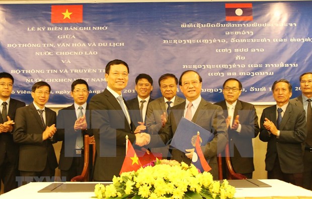 Vietnam et Laos renforcent la cooperation dans l'information et des communications hinh anh 1
