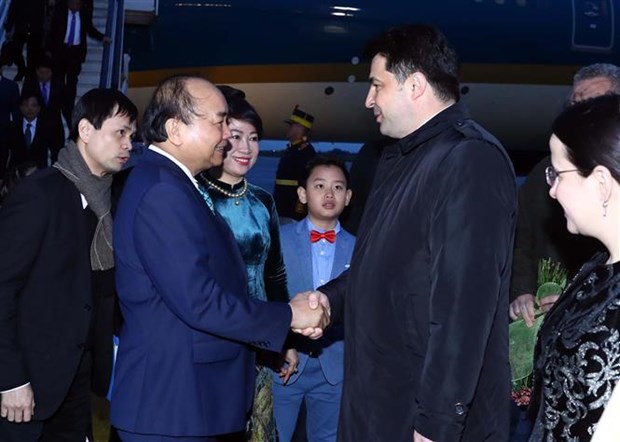 Le Premier ministre Nguyen Xuan Phuc entame sa visite en Roumanie hinh anh 1