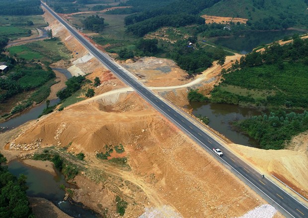 Plus de 22.000 milliards de dong pour construire l'autoroute Hoa Binh-Moc Chau hinh anh 1