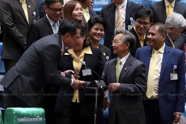 Thailande : Chuan Leekpai elu president de la Chambre des representants hinh anh 1