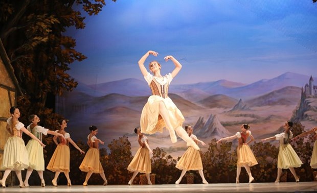 Le ballet classique "Giselle" en bouquet pour le Jour de la Russie hinh anh 1