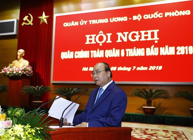 Le PM Nguyen Xuan Phuc assiste a la conference politico-militaire de l’armee hinh anh 1