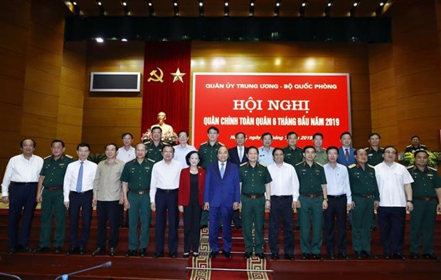Le PM Nguyen Xuan Phuc assiste a la conference politico-militaire de l’armee hinh anh 2