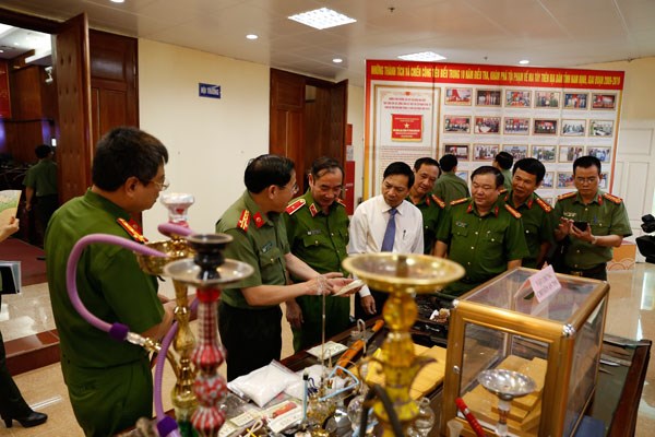 La police de Nam Dinh demantele 13.000 affaires de trafic de drogue en dix ans hinh anh 1