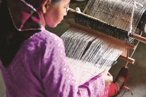 A Ha Giang, l’artisanat du brocart aide a changer de vie hinh anh 1